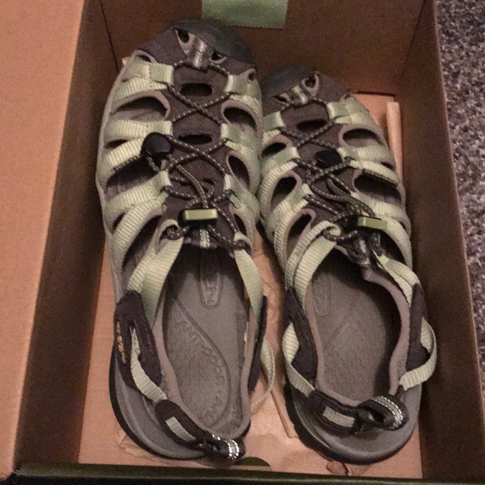 Keens sandals 7 whisper green